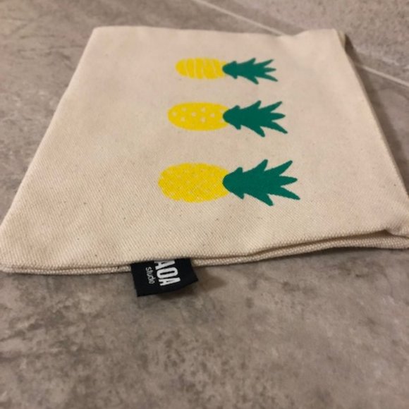 3/$12 AOA Studio Pineapple Canvas Pouch NWOT - Picture 3 of 10